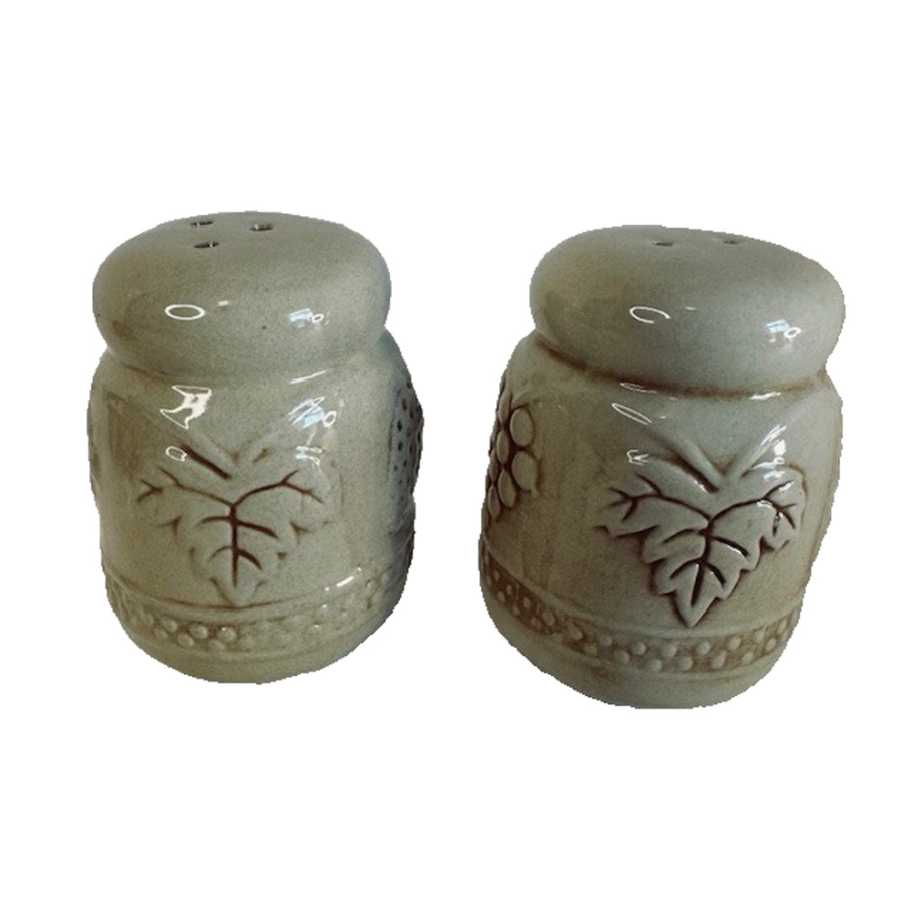 Dolgencorp Grape Vine Salt & Pepper Shaker Set Fruit Apple Strawberry Leaves VTG